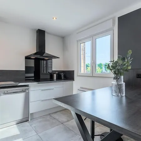 House 4bed 2bath With Garden And Private Parking. La Madeleine (Nord)