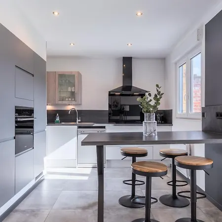 House 4bed 2bath With Garden And Private Parking. 4* La Madeleine (Nord)