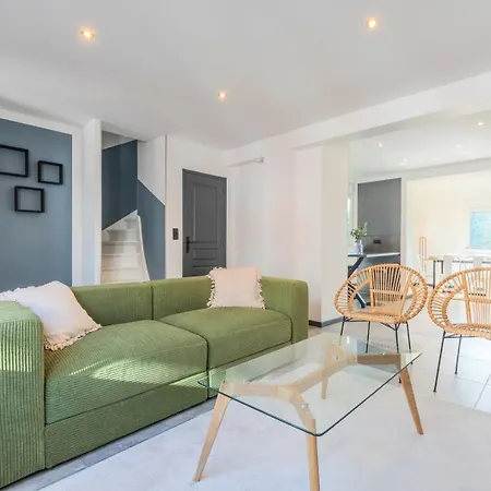 Penzion House 4bed 2bath With Garden And Private Parking. 4*