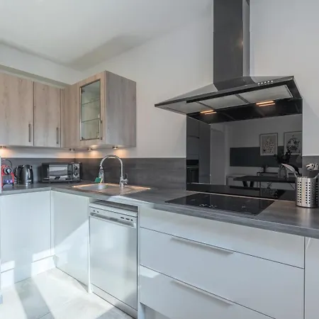 Penzion House 4bed 2bath With Garden And Private Parking. La Madeleine (Nord)