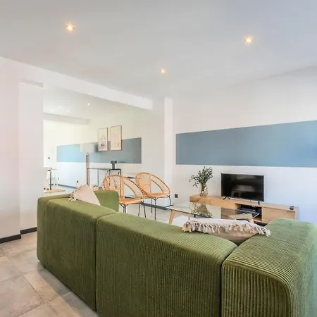 House 4bed 2bath With Garden And Private Parking. Πανσιόν La Madeleine (Nord)