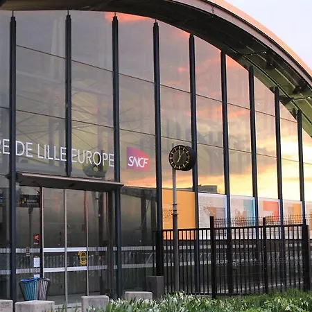 House 4bed 2bath With Garden And Private Parking. Penzion