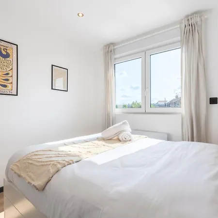 House 4bed 2bath With Garden And Private Parking. Guest house La Madeleine (Nord)
