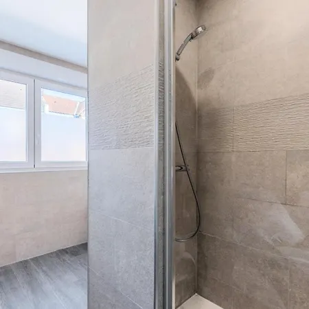 House 4bed 2bath With Garden And Private Parking. La Madeleine (Nord)