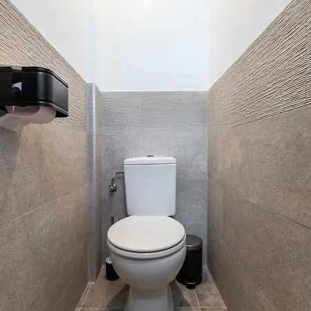 House 4bed 2bath With Garden And Private Parking.