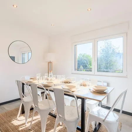 House 4bed 2bath With Garden And Private Parking. Penzion 4*