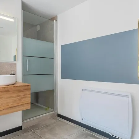 House 4bed 2bath With Garden And Private Parking. 4* La Madeleine (Nord)