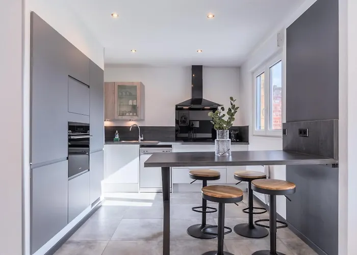 House 4bed 2bath With Garden And Private Parking. 4* La Madeleine (Nord)