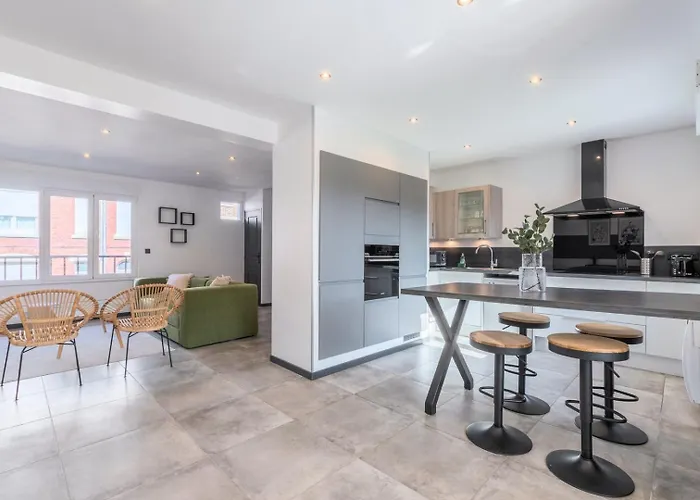 Maison d'hôtes House 4bed 2bath With Garden And Private Parking.