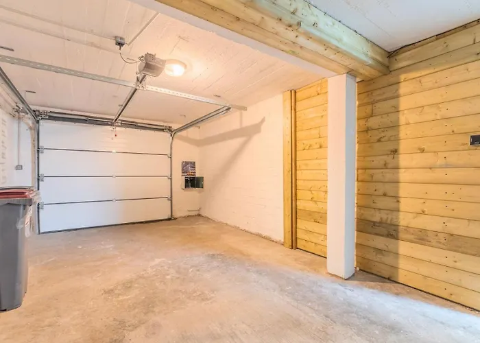 House 4bed 2bath With Garden And Private Parking. 4*