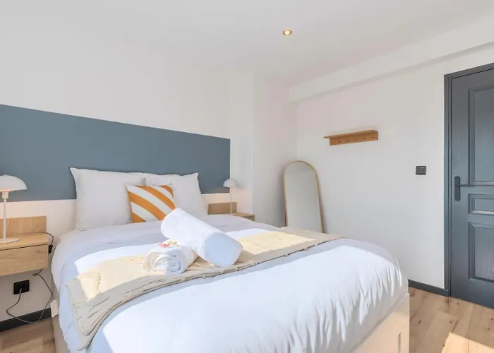 House 4bed 2bath With Garden And Private Parking. 4* La Madeleine (Nord)