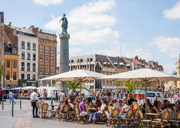 Maison d'hôtes House 4bed 2bath With Garden And Private Parking.