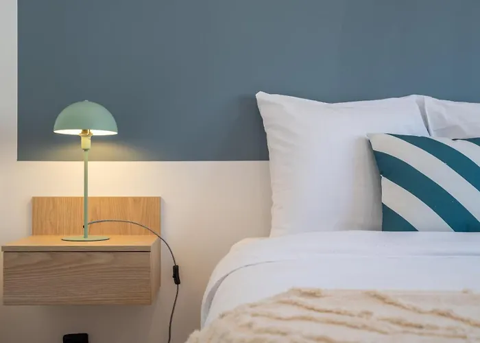 House 4bed 2bath With Garden And Private Parking. Maison d'hôtes 4*