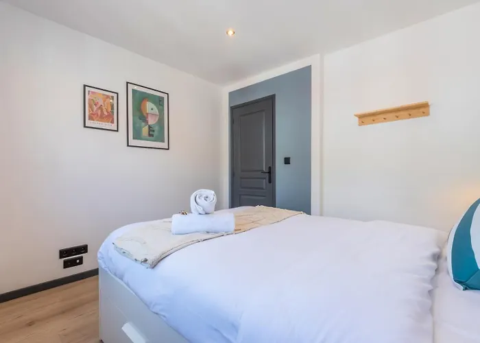 Maison d'hôtes House 4bed 2bath With Garden And Private Parking. La Madeleine (Nord)