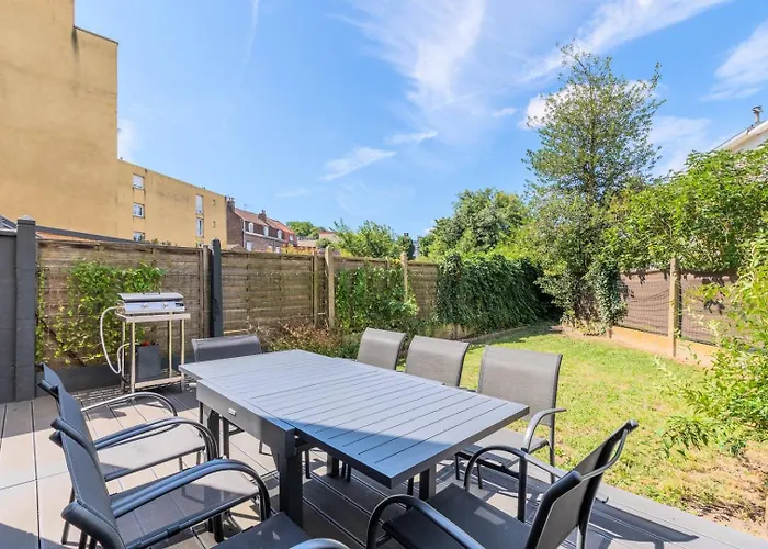 Maison d'hôtes House 4bed 2bath With Garden And Private Parking. 4*