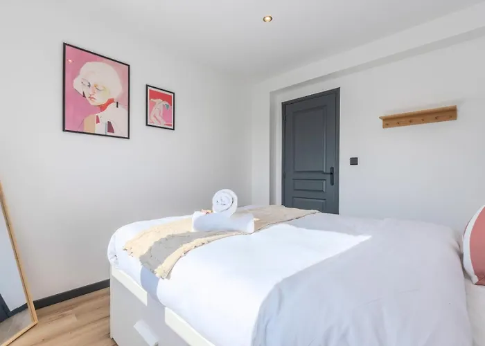 House 4bed 2bath With Garden And Private Parking. Maison d'hôtes La Madeleine (Nord)