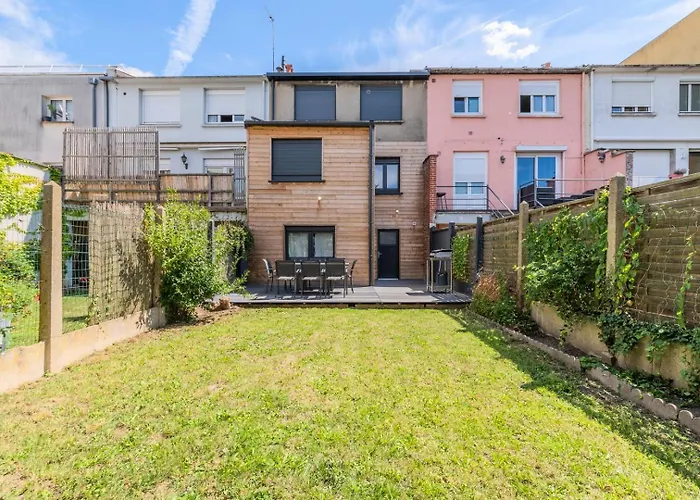 Maison d'hôtes House 4bed 2bath With Garden And Private Parking.