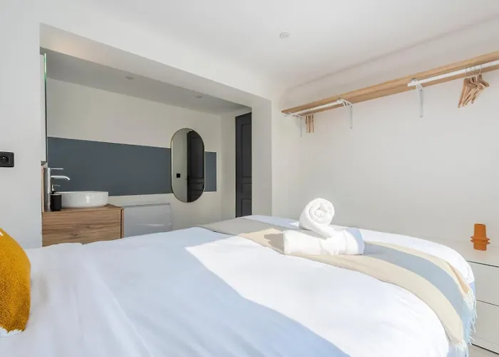 Maison d'hôtes House 4bed 2bath With Garden And Private Parking. La Madeleine (Nord)