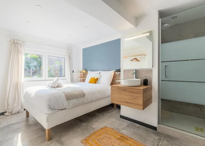 House 4bed 2bath With Garden And Private Parking. 4*